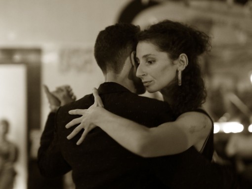 ENCONTROS COM O TANGO, por Eduarda Coutinho e Janice Iandritsky