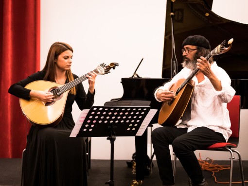 SONS AO CREPÚSCULO “CANTOS DE AL’MOOR”, por Mariana Martins e José Alegre