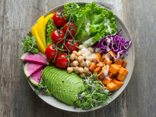 ENTRE NÓS, MULHERES “ALIMENTAÇÃO SEM MITOS - COMER BEM DE FORMA INFORMADA”, por Fabiana Duarte