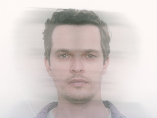 PONTO DE FUGA, por Martim Sousa Tavares e João Barradas