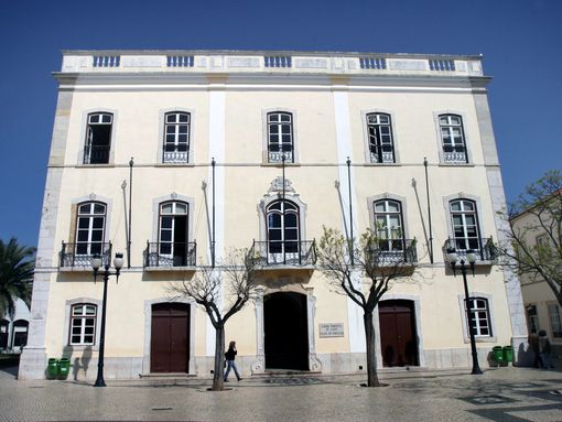 Forças de Segurança, Centro de Saúde de Lagos e Agrupamentos Escolares vão receber viaturas no Dia do Município