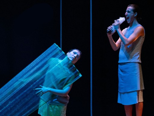 BOMBAZINE EM AGOSTO, de Francisca Poças