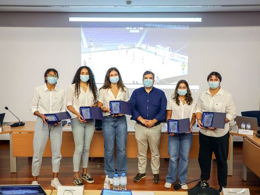Atletas do Clube Desportivo da Escola Secundária Gil Eanes distinguidas pelo município de Lagos